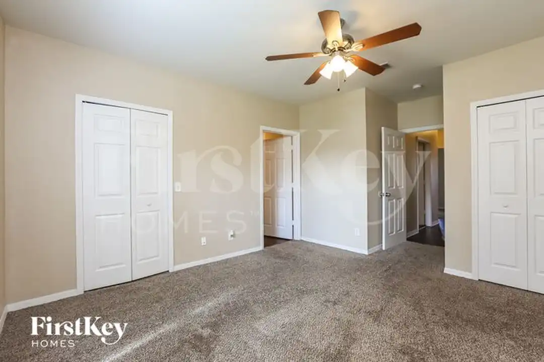 4220 S Cranberry Blvd - More
