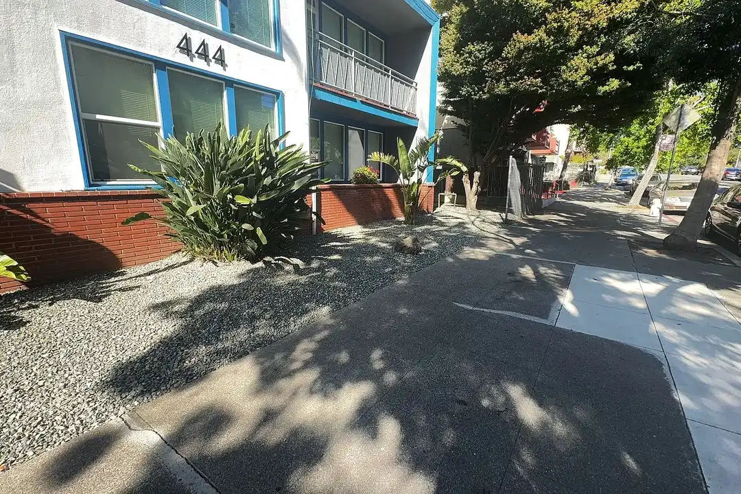 444 28th St - View 3