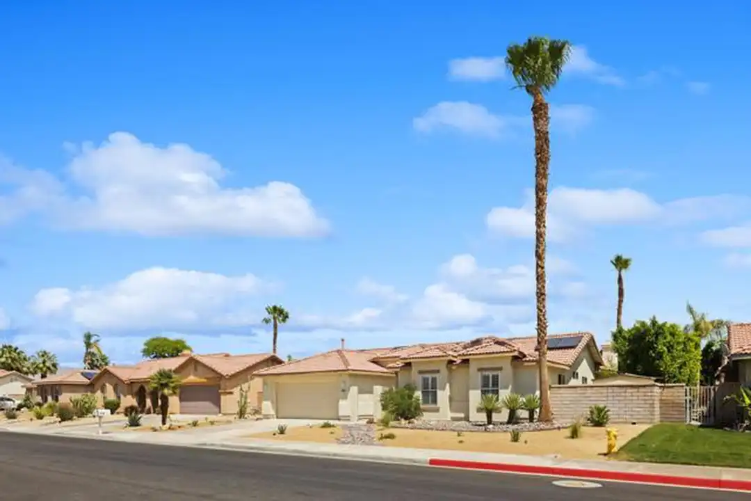 37762 Drexell Dr - View 3