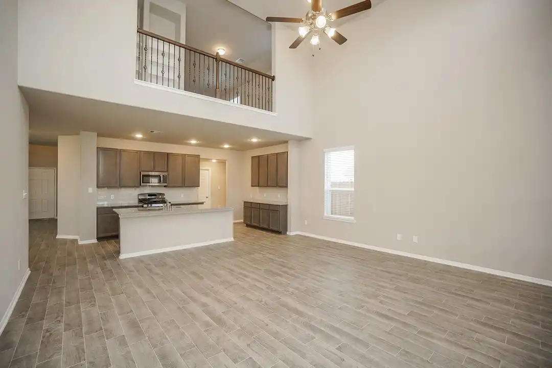 5463 Grand View Dr - More