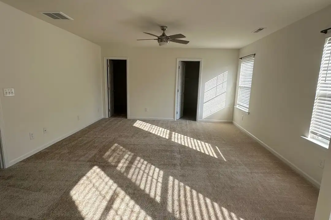 423 Bassett Ln - More
