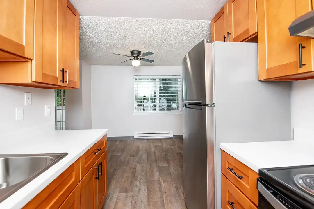 Apartment in University Place - View 5