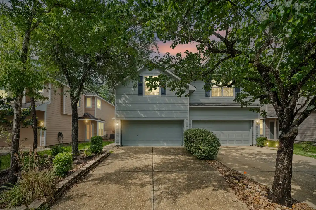 35 Ledgestone Pl - View 3