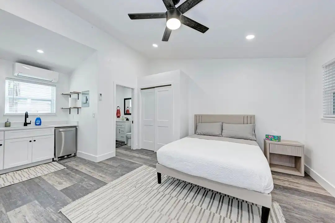 2302 Leon St unit # 1 - View 4