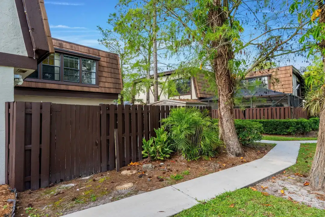 111 Weybridge Cir - View 6