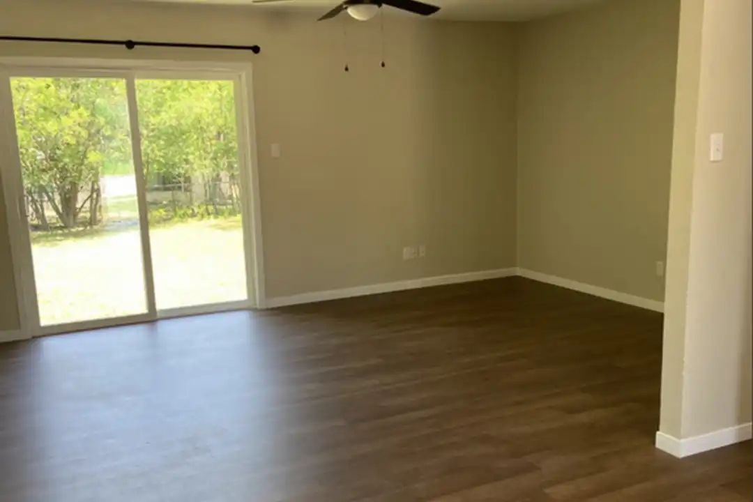 1107 S 27th St - View 2