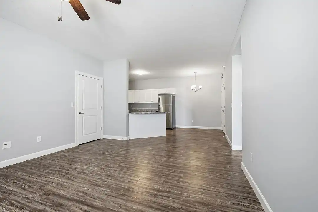 1037-1041 Ekstam Drive – photo 1
