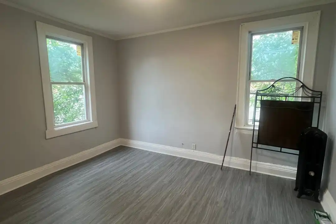 4 Eaton Pl – photo 1 of 4
