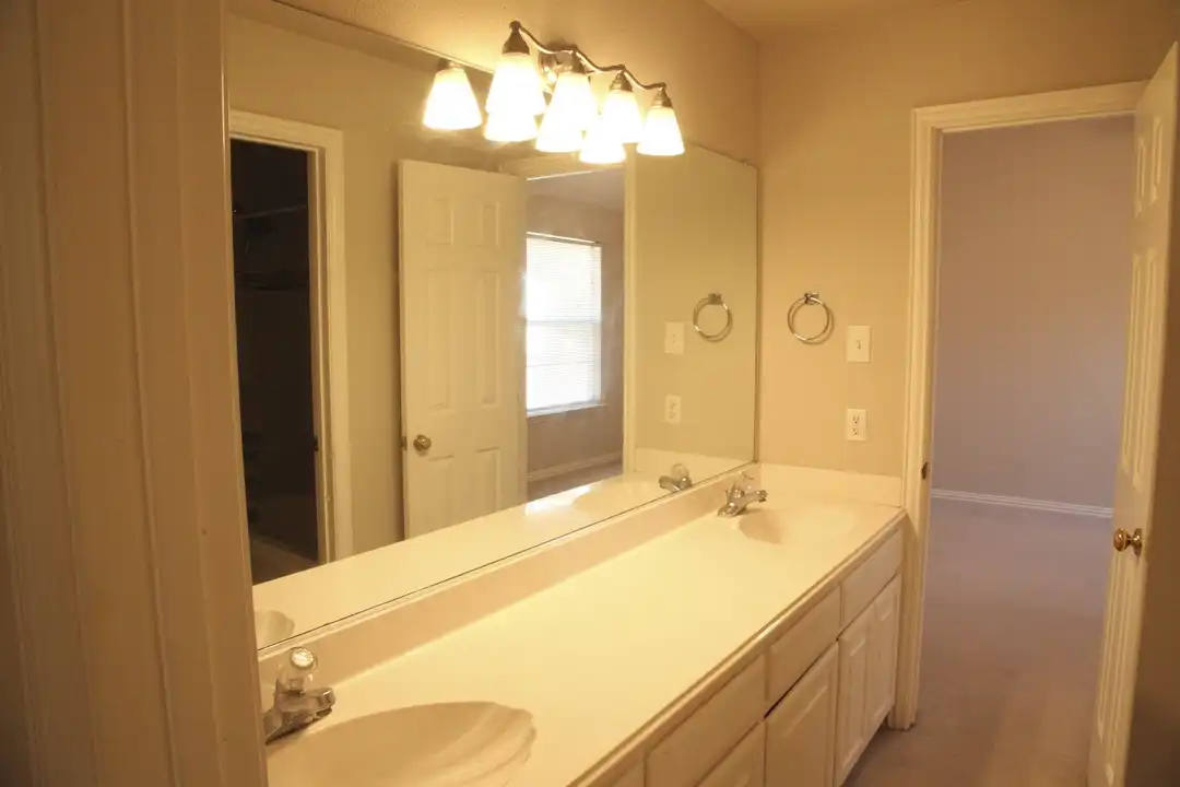 House in Plano - More