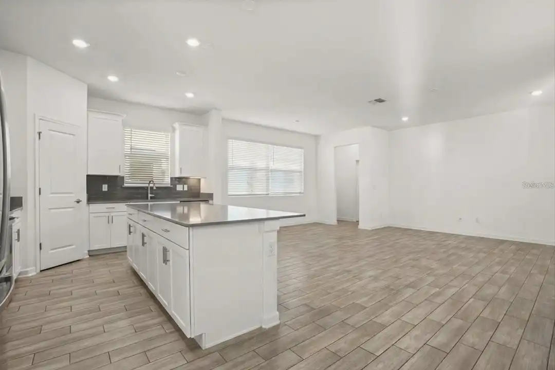 2999 Addison Blvd - View 4