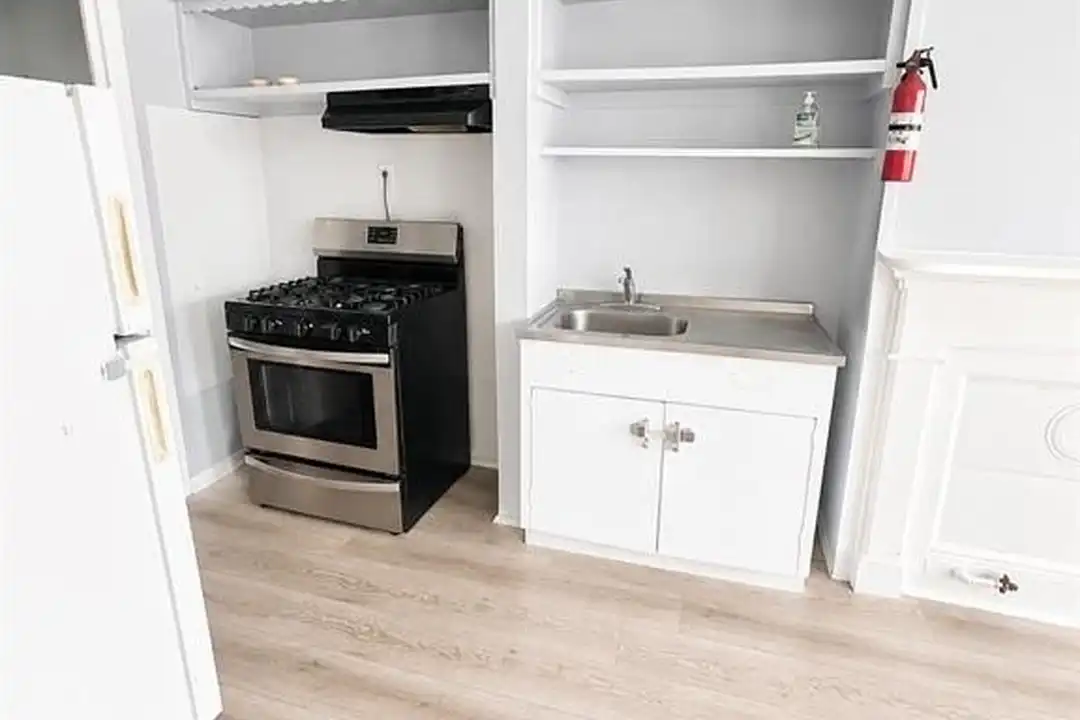 55 Hopper St #2 – photo 1 of 6