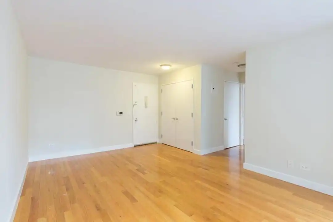 251 W 48th St - View 2
