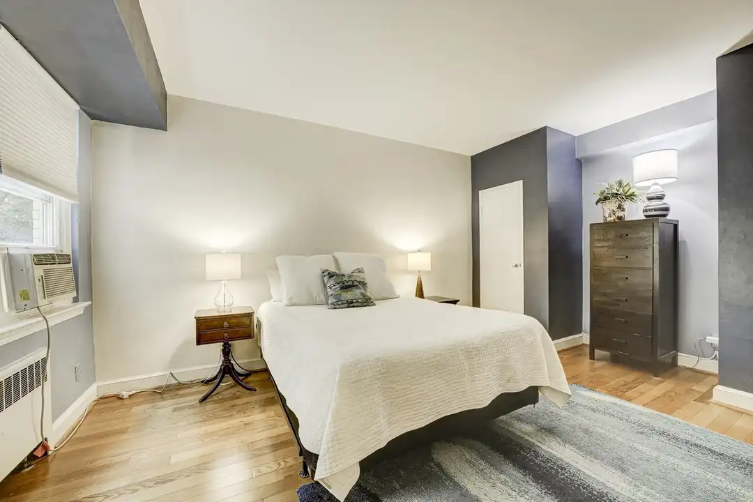 Apartment in Washington - More