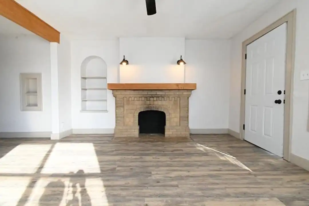 1117 N Youngs Blvd - View 2