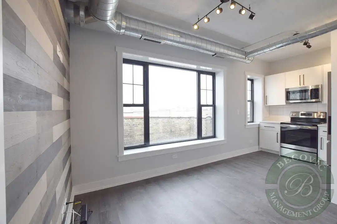 7645 N Sheridan Rd unit 302 – další
