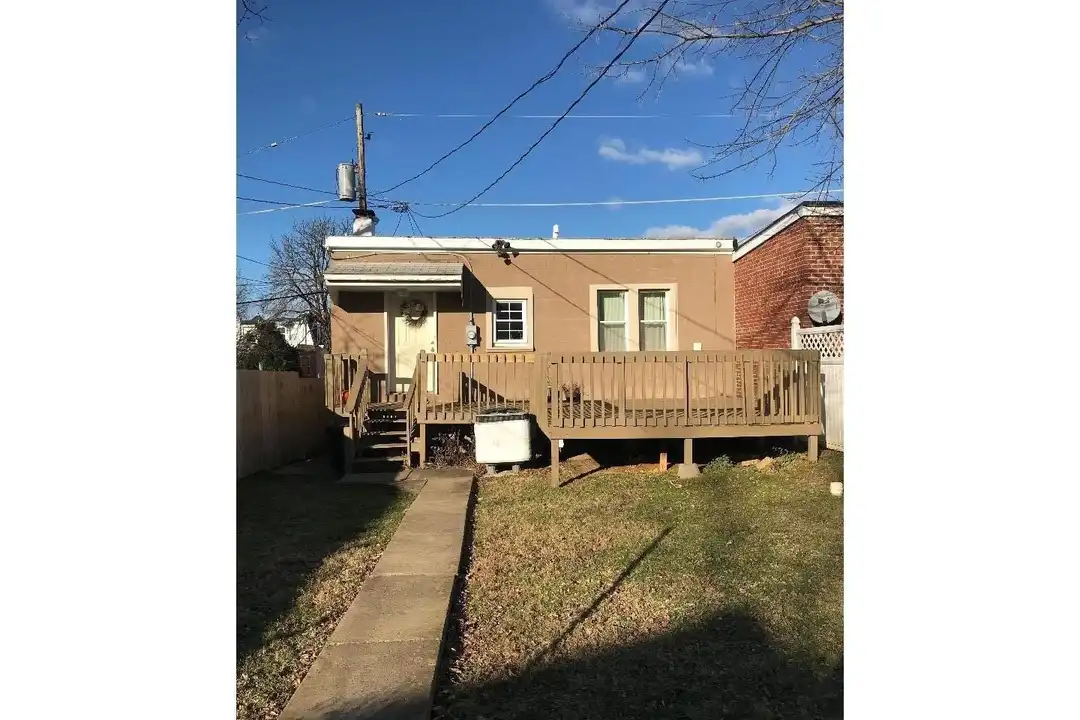 555 Chestnut St #REAR – photo 1 of 11