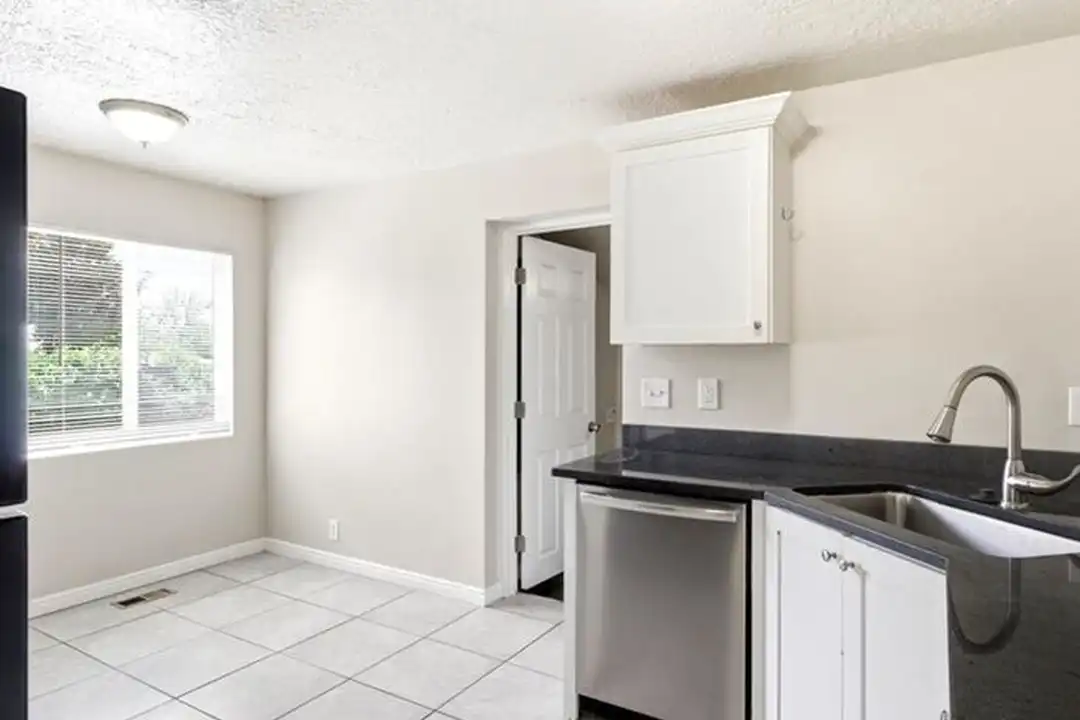 House in Salt Lake City, Glendale, Salt Lake - View 4
