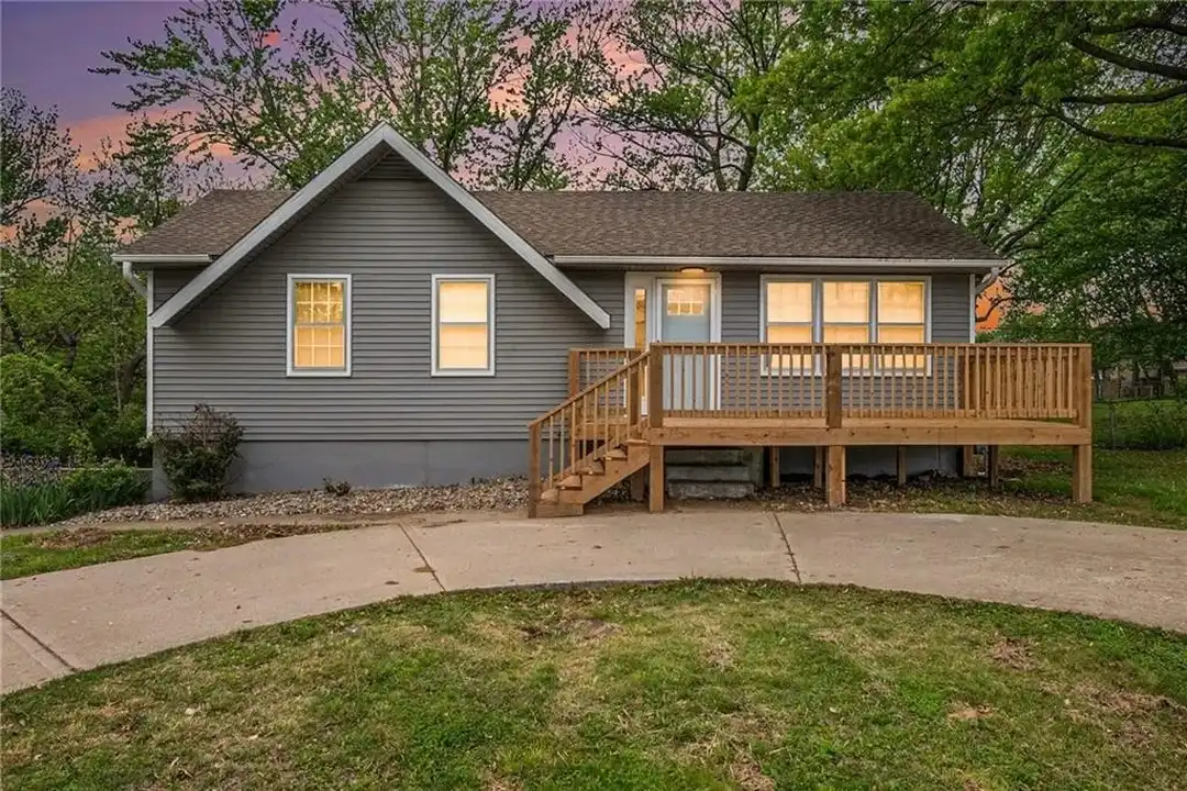 321 NW 22nd St - View 2
