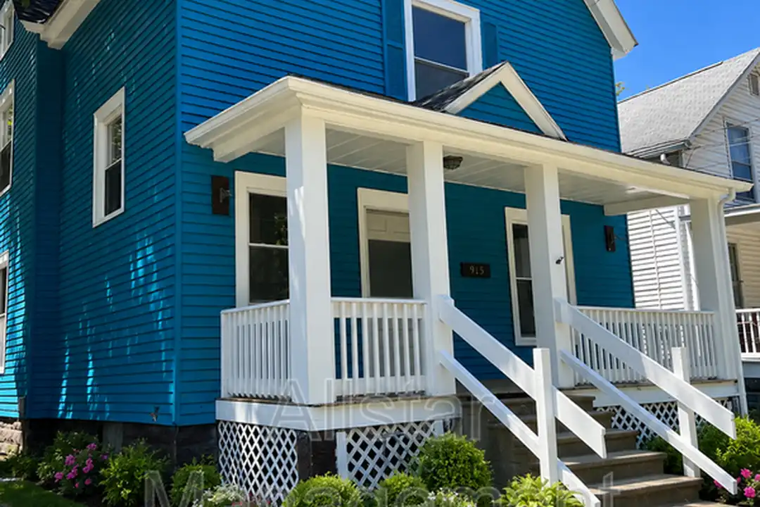 915 East Ave – photo 1