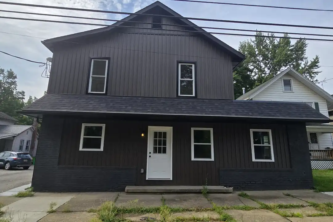 817 E Bowman St unit 3 – photo 1 of 9