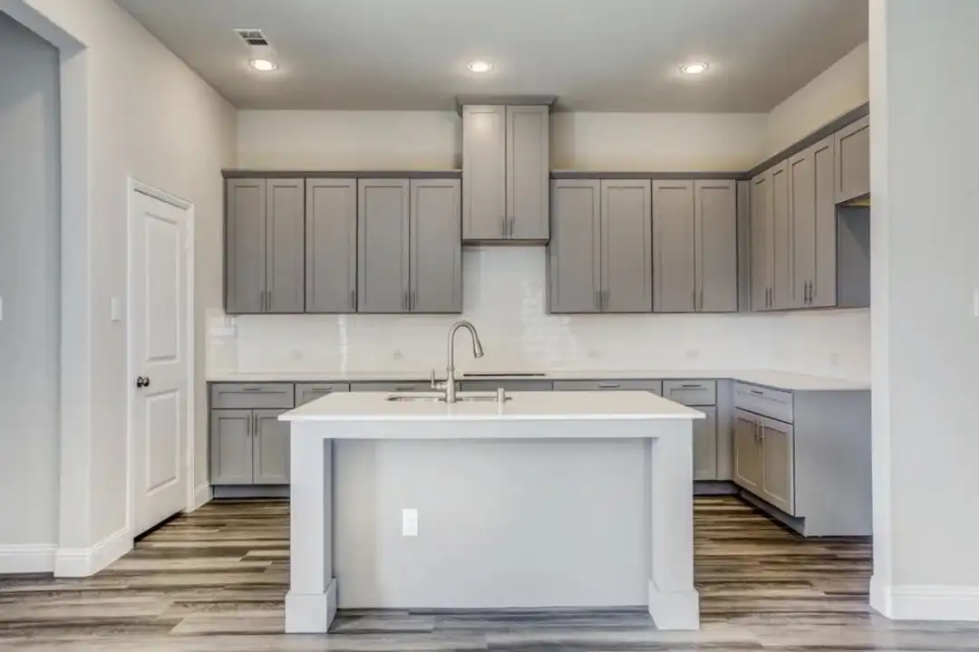 1605 Canals Dr - More