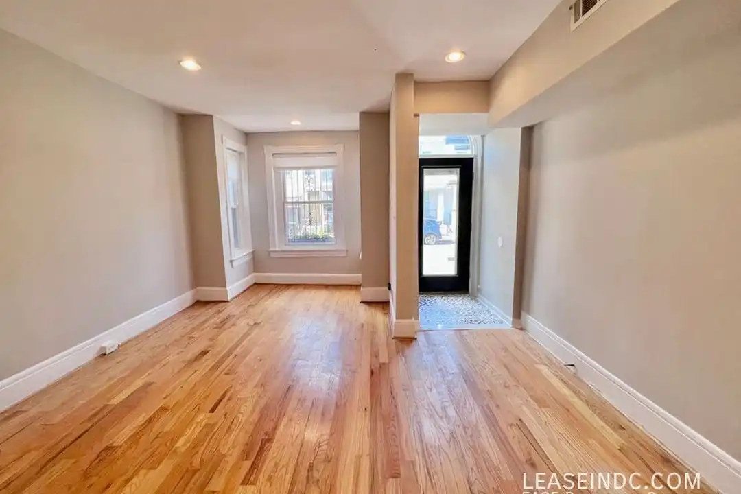 342 Elm St NW - View 3