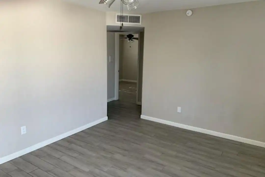 714 E 10th St unit 12 - View 3