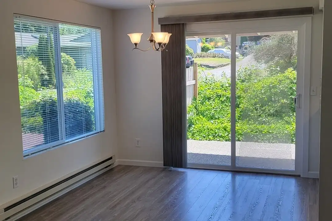 816 96th Ave NE unit A - View 3