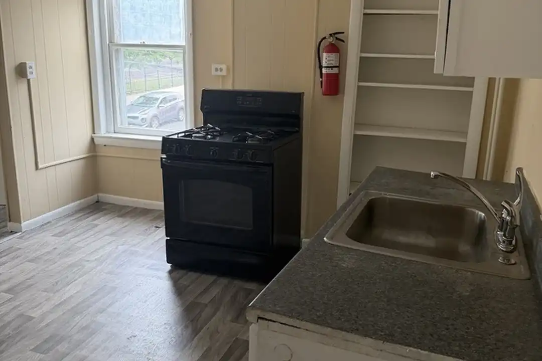 332 Green St - View 2