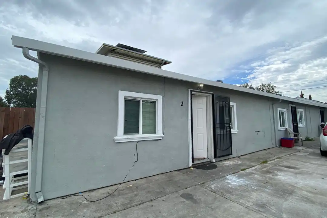 462 Delhi Ave unit 3 – photo 1 of 10
