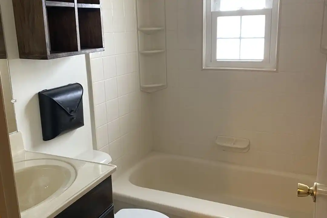 319 Lockridge Ln - View 3