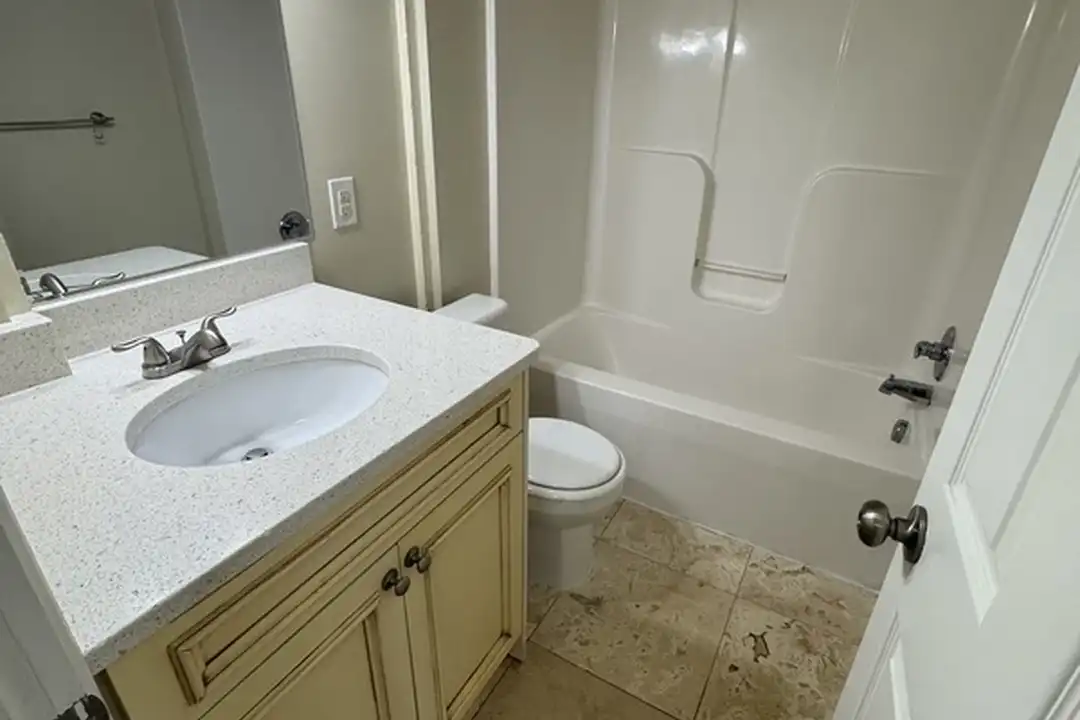 201 E Bank St unit 3 - View 4