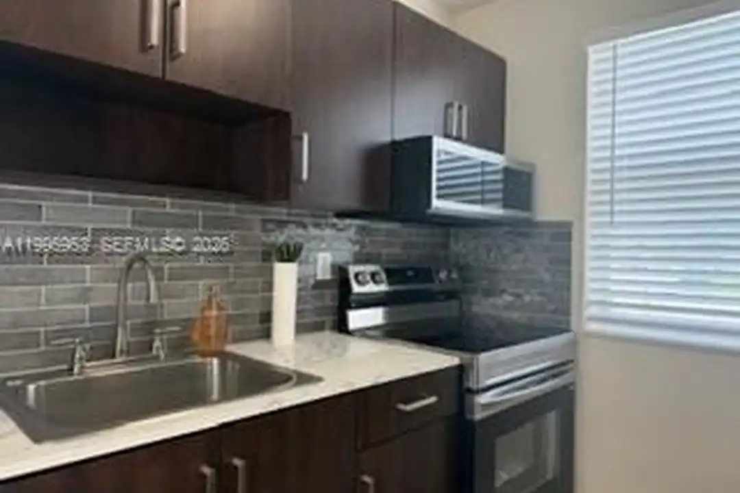 1607 NW 16th Ave #1 - View 3