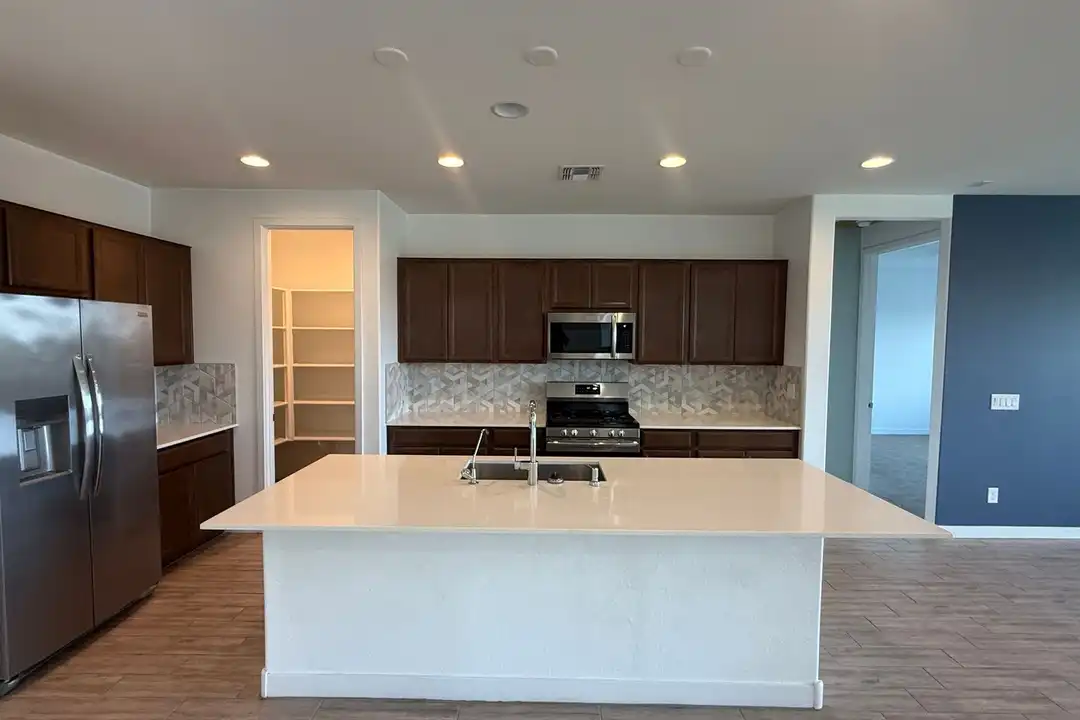 19145 W Coolidge St - More
