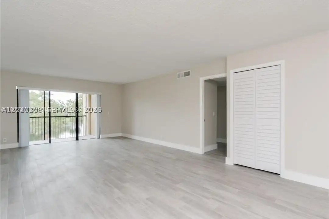 436 Lakeview Dr #203 - More