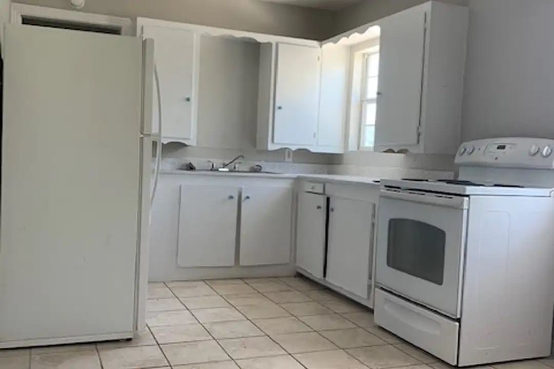 850 S Houston St – photo 1 of 3