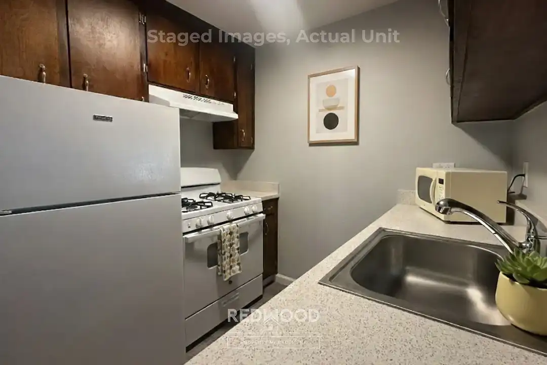 330 W Acacia Street - View 3