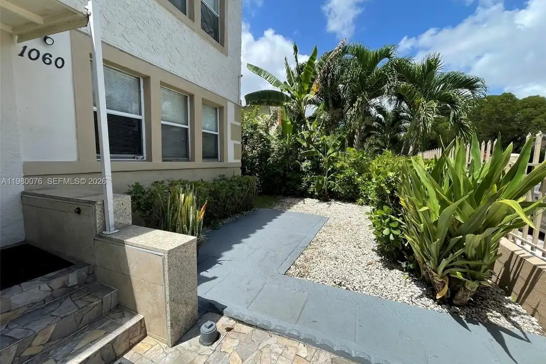 Apartment in Miami - View 2