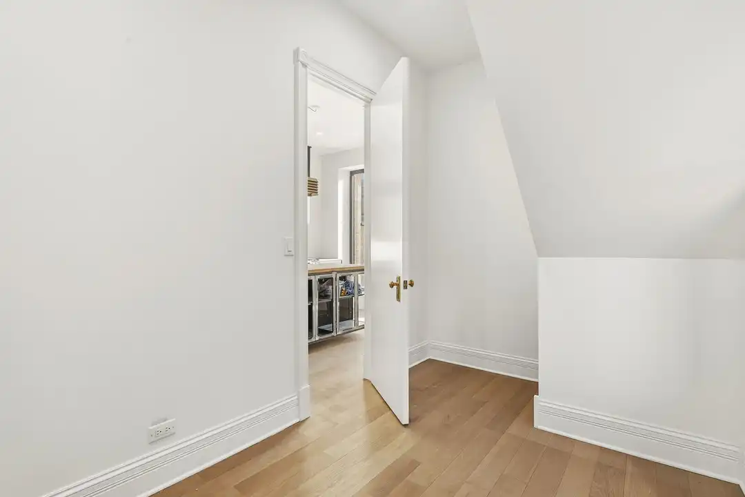 1414 N Maplewood Ave unit 1 - More