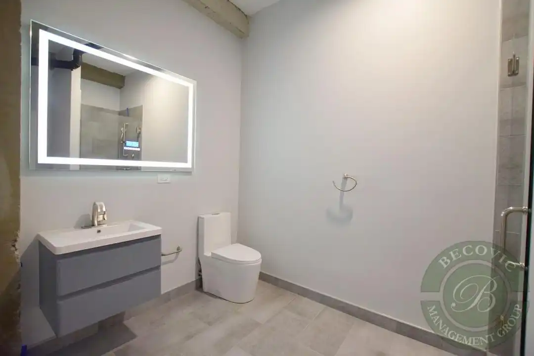 7645 N Sheridan Rd – pohled 6