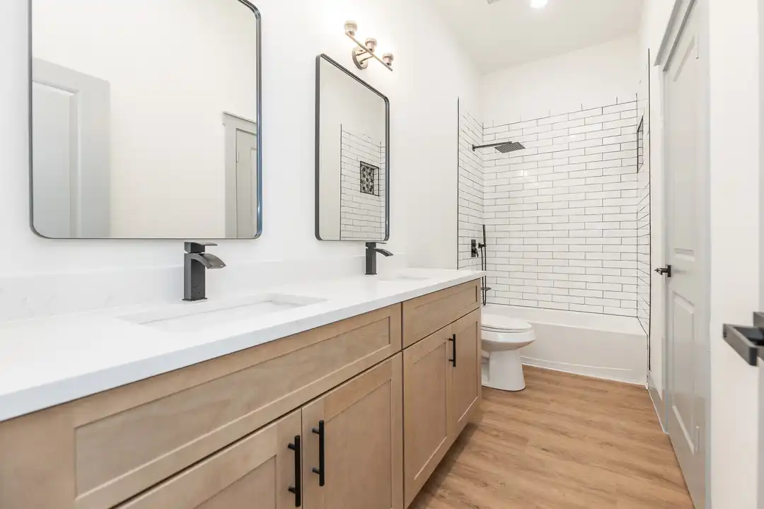 704 S 1st St - More