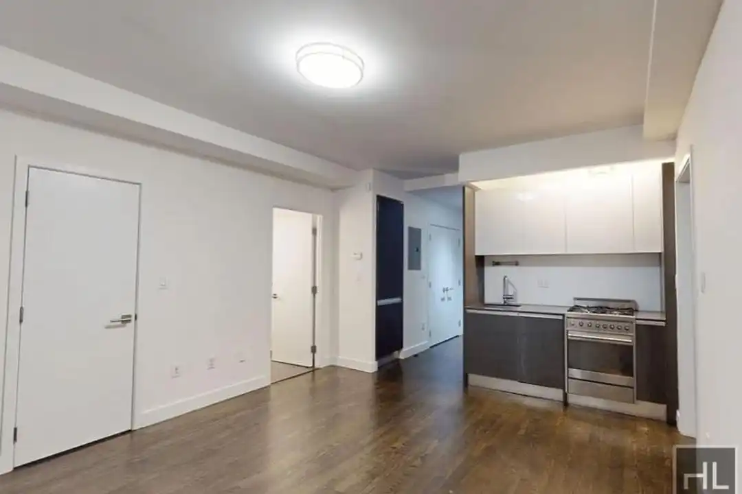 666 West End Ave – pohled 5