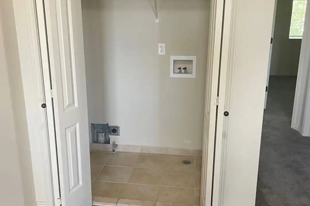 194 Stockham Boulevard unit C - More
