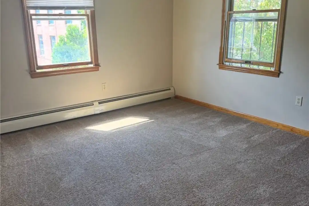 Apartment in Warren - More
