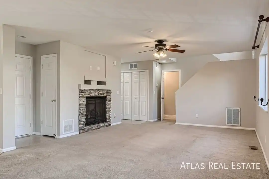 4526 Crow Creek Dr - View 3