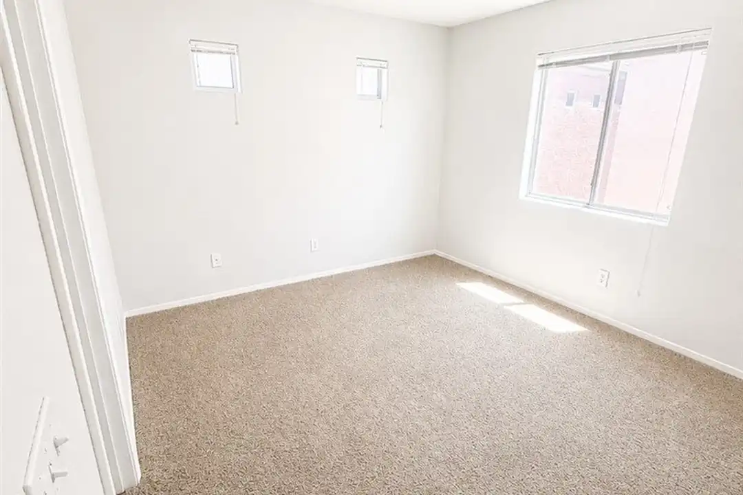 6037 Aripeka St - More