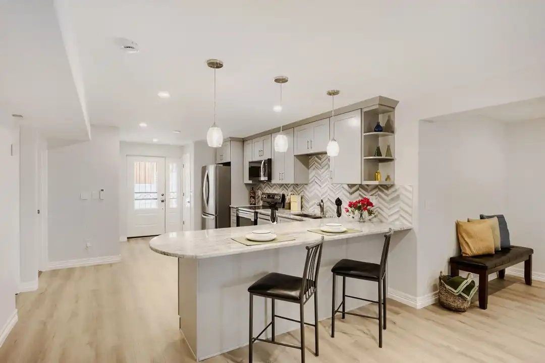 7725 E Byers Ave - View 4