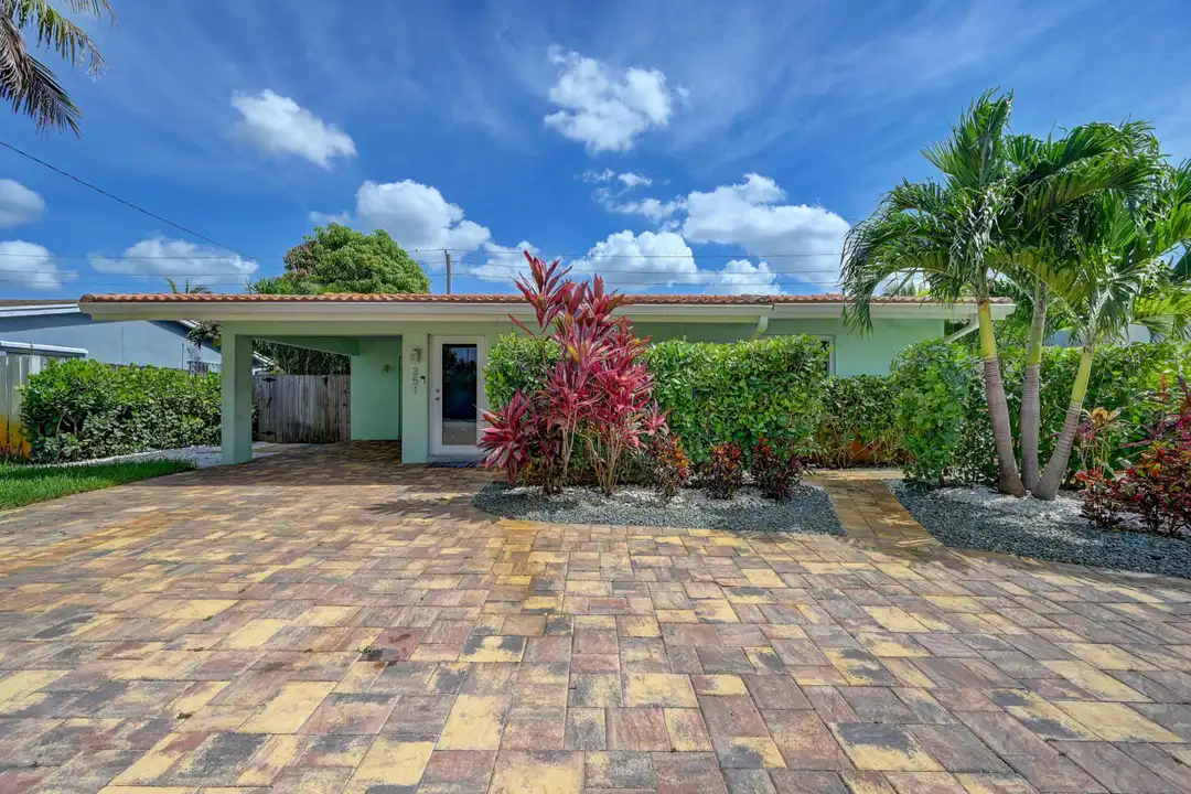 351 NE 41st St - View 5
