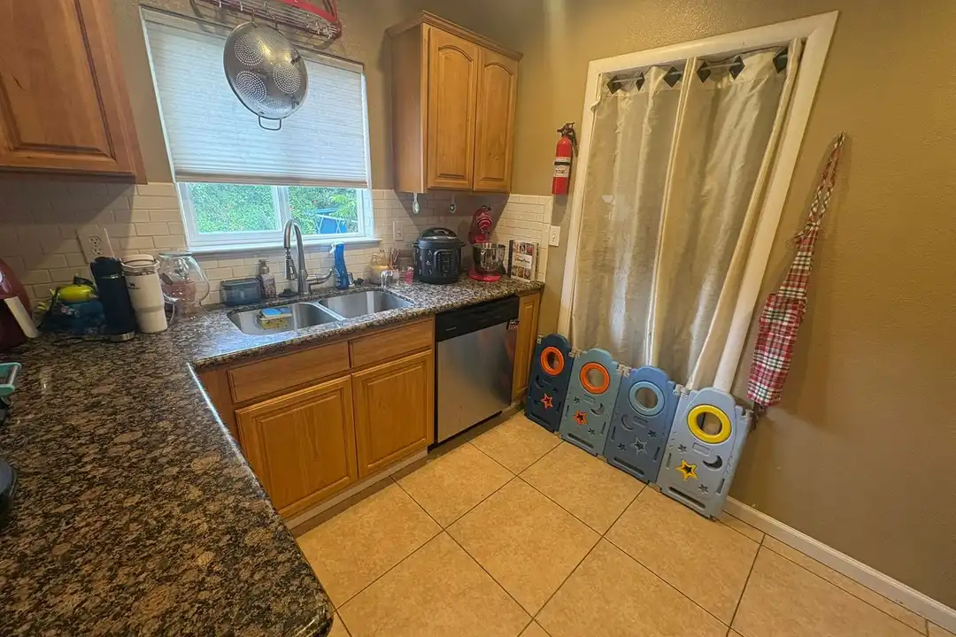 4416 12th Ave - View 4