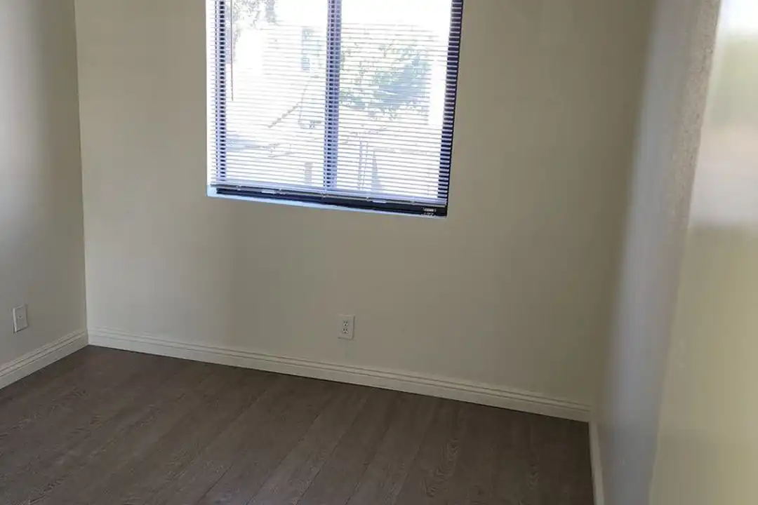 3747 Kelton Ave unit 6 - More